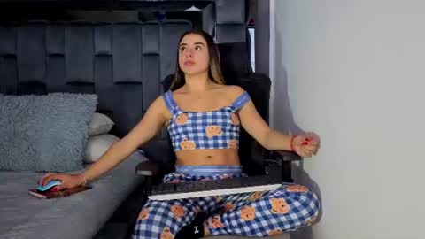 Snapshot of sweetblonde111 chatting on 06-15-26, 03:53 sweetblonde111 online show from 06-15-26, 03:53