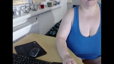 Snapshot of sweetboobs85h chatting on 01-29-25, 04:41 Sweetboobs85h online show from 01-29-25, 04:41