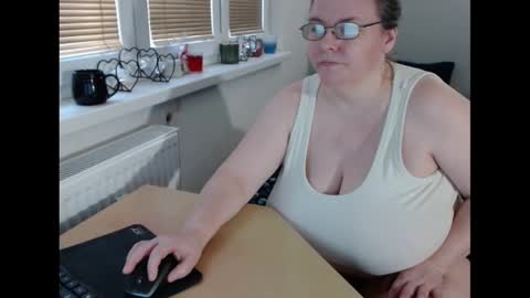 Snapshot of sweetboobs85h chatting on 02-07-25, 12:28 Sweetboobs85h online show from 02-07-25, 12:28