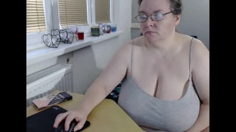 Snapshot of sweetboobs85h chatting on 02-12-25, 07:13 Sweetboobs85h online show from 02-12-25, 07:13