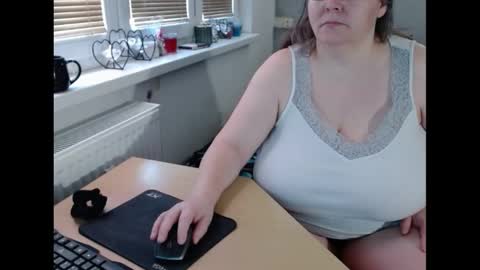 Snapshot of sweetboobs85h chatting on 02-22-25, 09:45 Sweetboobs85h online show from 02-22-25, 09:45