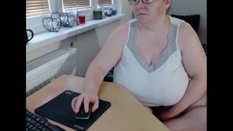 Snapshot of sweetboobs85h chatting on 02-22-25, 12:51 Sweetboobs85h online show from 02-22-25, 12:51