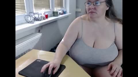 Snapshot of sweetboobs85h chatting on 03-05-25, 07:16 Sweetboobs85h online show from 03-05-25, 07:16