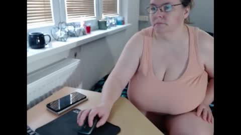 Snapshot of sweetboobs85h chatting on 03-11-25, 08:30 Sweetboobs85h online show from 03-11-25, 08:30