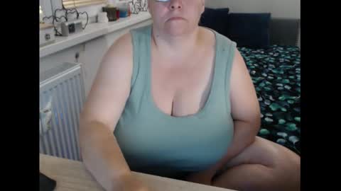 Snapshot of sweetboobs85h chatting on 09-08-25, 05:56 Sweetboobs85h online show from 09-08-25, 05:56