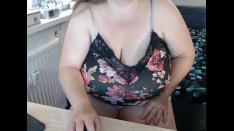 Snapshot of sweetboobs85h chatting on 09-10-25, 08:36 Sweetboobs85h online show from 09-10-25, 08:36