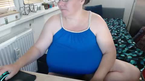 Snapshot of sweetboobs85h chatting on 09-19-25, 07:25 Sweetboobs85h online show from 09-19-25, 07:25