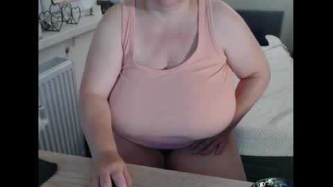 Snapshot of sweetboobs85h chatting on 10-03-25, 07:55 Sweetboobs85h online show from 10-03-25, 07:55