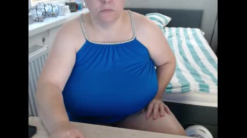 Snapshot of sweetboobs85h chatting on 10-14-25, 07:42 Sweetboobs85h online show from 10-14-25, 07:42