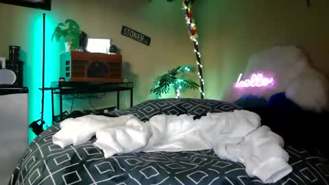 Jillian online show from 12-17-25, 01:55