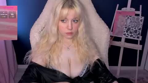 Snapshot of sweetcheecksmolly chatting on 06-16-26, 04:09 Lisa online show from 06-16-26, 04:09