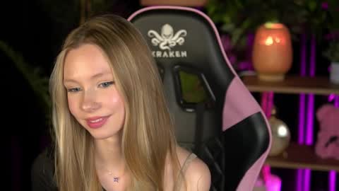 Snapshot of sweetdaisy_me chatting on 02-14-26, 09:39 Lina online show from 02-14-26, 09:39