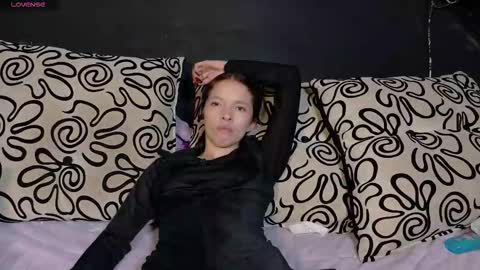 Snapshot of sweetdam12 chatting on 10-27-25, 08:46 sweetdam12 online show from 10-27-25, 08:46