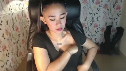 Snapshot of sweetdannica chatting on 12-26-24, 02:27 Danni online show from 12-26-24, 02:27