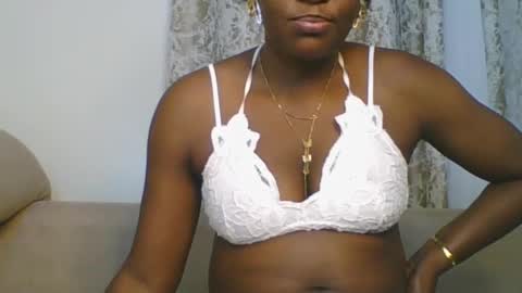 Snapshot of sweetdarkskin chatting on 06-27-26, 02:05 CLARIS online show from 06-27-26, 02:05