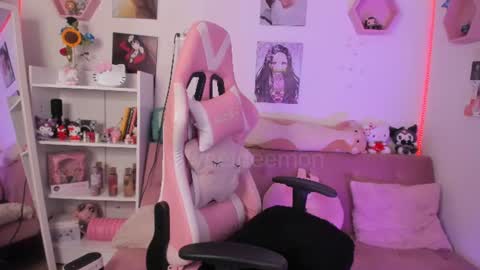Snapshot of sweetdeemon chatting on 06-25-26, 05:12 Vernica Help me to reach 80 likes thank you online show from 06-25-26, 05:12