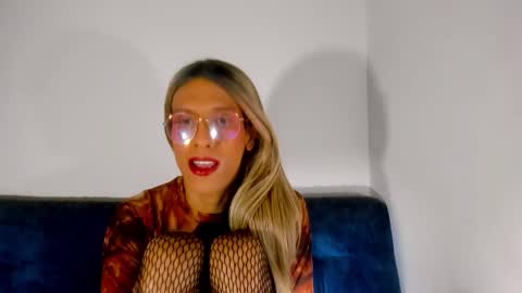 Amelia online show from 10-21-25, 11:44