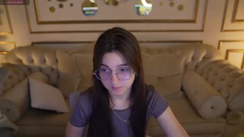 Amelia online show from 05-13-26, 10:34