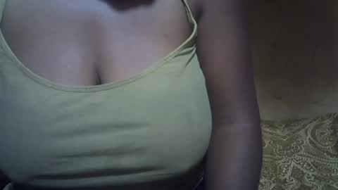 Snapshot of sweetdivah2 chatting on 06-21-26, 03:25 divinah online show from 06-21-26, 03:25