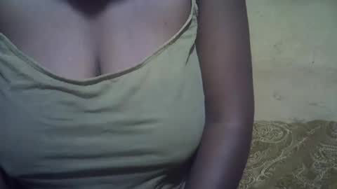 Snapshot of sweetdivah2 chatting on 07-10-26, 03:33 divinah online show from 07-10-26, 03:33