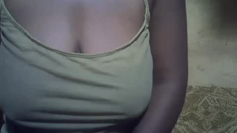 Snapshot of sweetdivah2 chatting on 07-18-26, 12:37 divinah online show from 07-18-26, 12:37