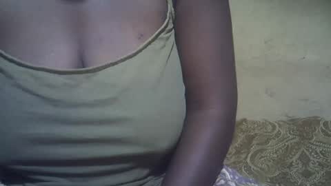 Snapshot of sweetdivah2 chatting on 07-28-26, 04:08 divinah online show from 07-28-26, 04:08