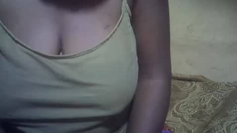 Snapshot of sweetdivah2 chatting on 07-29-26, 12:53 divinah online show from 07-29-26, 12:53