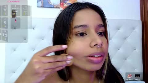 Snapshot of sweetebony_20 chatting on 09-24-25, 05:33 Gabriela online show from 09-24-25, 05:33