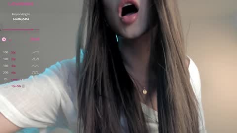 Snapshot of sweetest_bella chatting on 12-27-24, 12:39 Bella online show from 12-27-24, 12:39