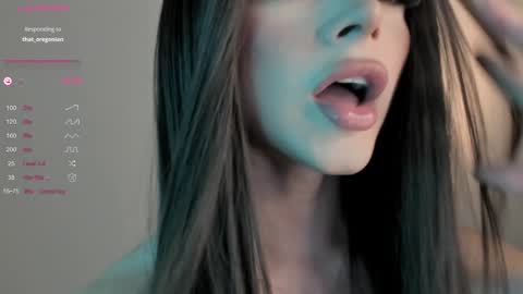 Snapshot of sweetest_bella chatting on 01-15-25, 09:20 Bella online show from 01-15-25, 09:20