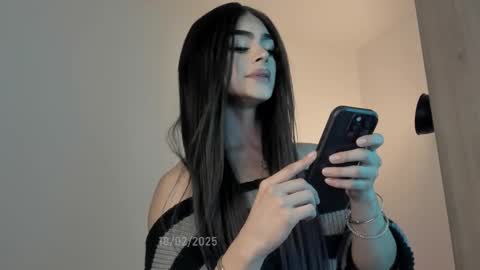 Snapshot of sweetest_bella chatting on 02-18-25, 09:42 Bella online show from 02-18-25, 09:42