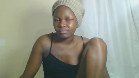 Snapshot of sweetgal2025 chatting on 06-20-26, 02:36 EUNICE online show from 06-20-26, 02:36
