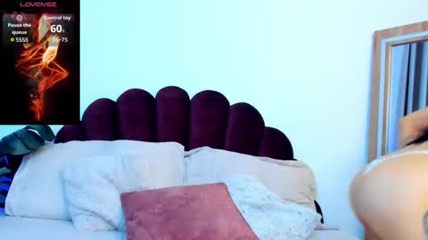 Snapshot of sweetgirl______ chatting on 01-10-26, 10:06 Dulce online show from 01-10-26, 10:06