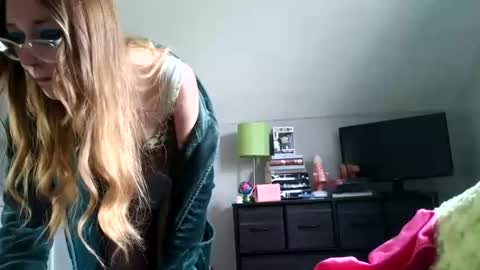 sweetgirlls online show from 05-22-26, 04:01