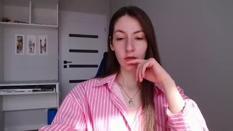 Snapshot of sweetheart_77 chatting on 05-06-26, 07:24 Emma online show from 05-06-26, 07:24