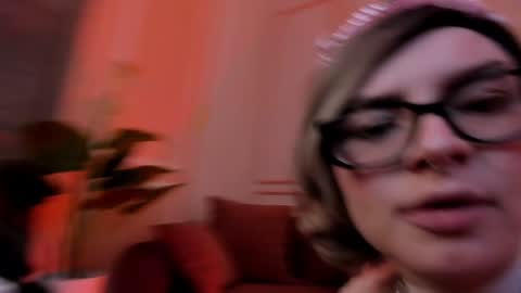 Snapshot of sweetheart_flower chatting on 01-25-25, 03:20 Kira online show from 01-25-25, 03:20
