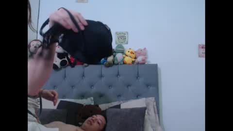 Snapshot of sweethoney22_ chatting on 02-03-25, 11:31 Sabrina y Eliot online show from 02-03-25, 11:31