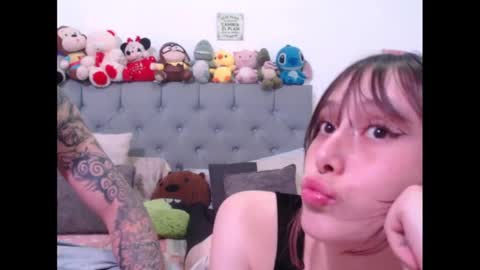 Snapshot of sweethoney22_ chatting on 02-13-25, 10:00 Sabrina y Eliot online show from 02-13-25, 10:00