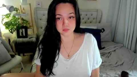 Snapshot of sweethoney369 chatting on 10-22-25, 02:01 Layla online show from 10-22-25, 02:01