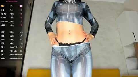 sweetie_peach_ online show from 10-31-25, 04:02