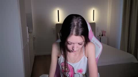 Snapshot of sweetiebones chatting on 07-11-26, 06:16 bratty gf online show from 07-11-26, 06:16
