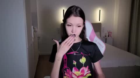 Snapshot of sweetiebones chatting on 07-21-26, 03:36 bratty gf online show from 07-21-26, 03:36