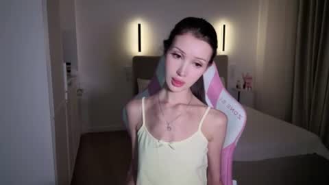 Snapshot of sweetiebones chatting on 07-26-26, 08:05 bratty gf online show from 07-26-26, 08:05