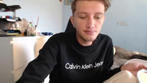 Snapshot of sweetieecreamy chatting on 11-01-25, 08:49 Cat online show from 11-01-25, 08:49