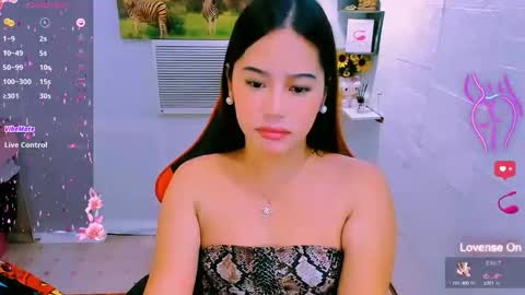 Snapshot of sweetienicole chatting on 10-10-25, 05:23 Nicole online show from 10-10-25, 05:23