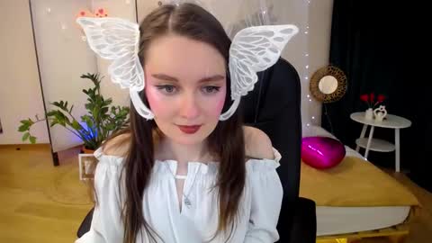 Snapshot of sweetintouch chatting on 02-19-25, 03:28 sweetintouch online show from 02-19-25, 03:28
