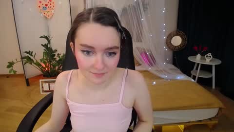 Snapshot of sweetintouch chatting on 02-25-25, 11:22 sweetintouch online show from 02-25-25, 11:22