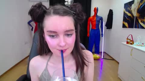 Snapshot of sweetintouch chatting on 02-28-25, 09:44 sweetintouch online show from 02-28-25, 09:44