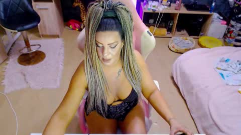 Snapshot of sweetjess022 chatting on 09-30-25, 10:48 jessica online show from 09-30-25, 10:48