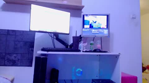 Snapshot of sweetjess022 chatting on 10-30-25, 10:43 jessica online show from 10-30-25, 10:43